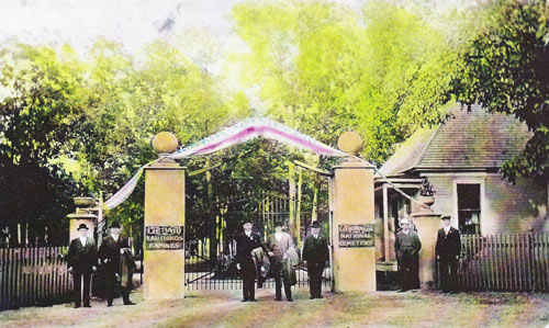 Memorial Day, May 30, 1912, saw 6000 people attend the opening of the Lithuanian National Cemetery.